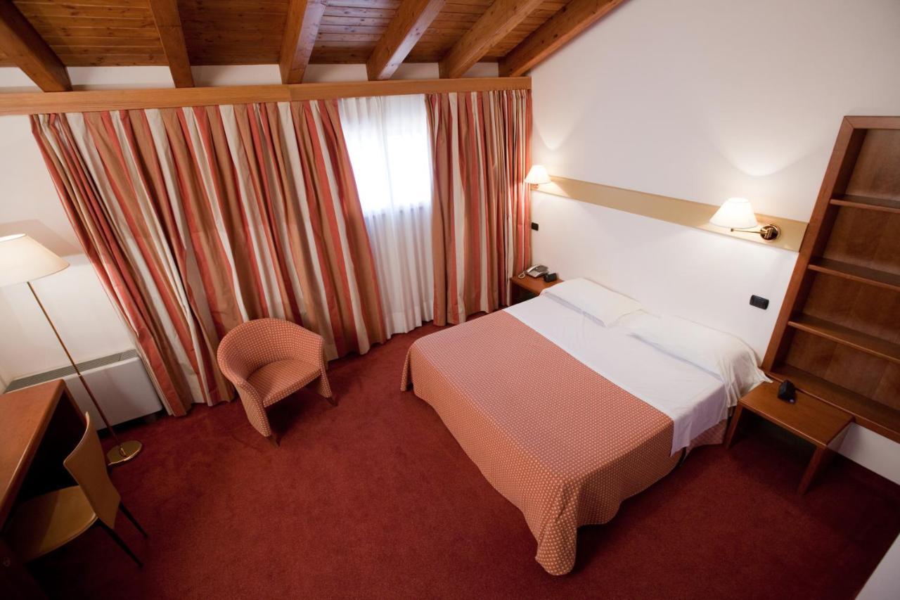 Eurohotel Palace Maniago Ngoại thất bức ảnh