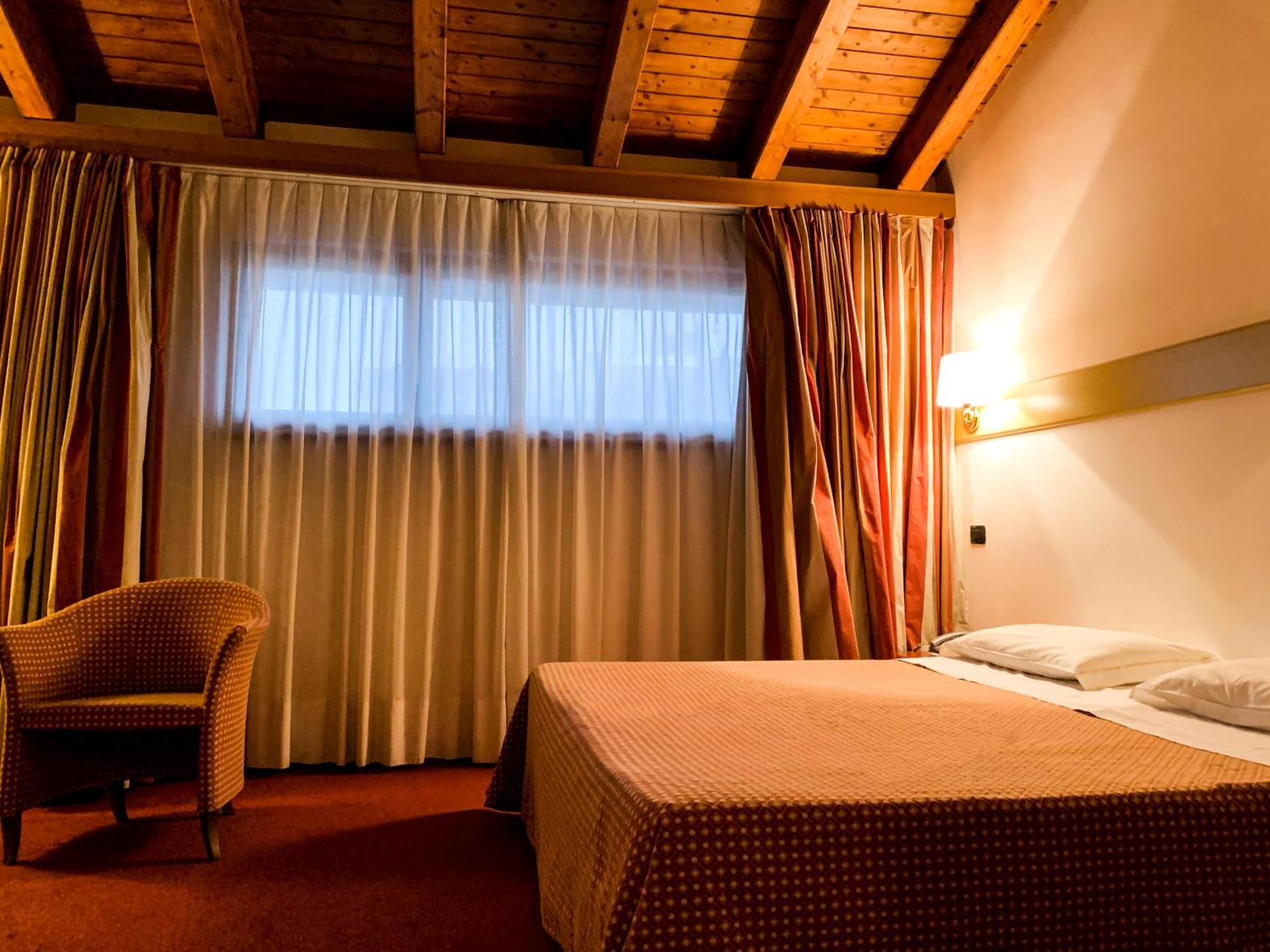 Eurohotel Palace Maniago Ngoại thất bức ảnh